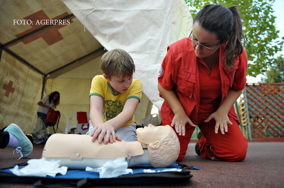 Cum se da primul ajutor in cazul unei persoane care nu mai respira. Manevrele simple prin care puteti salva vieti