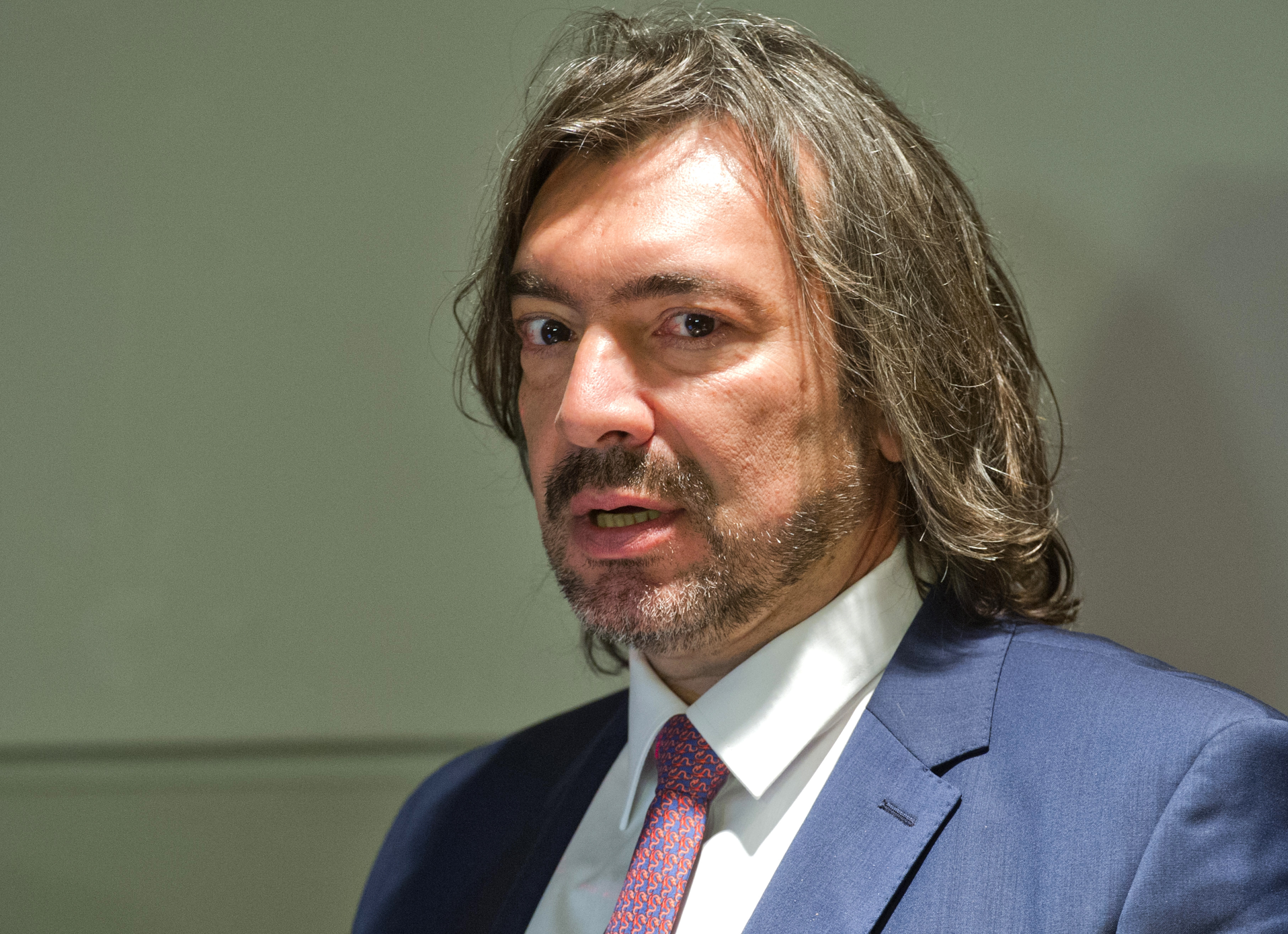 Scandalul dezinfectantilor. Managerul Spitalului "Sfanta Maria": "Chirurgii ieseau cu mainile ca de crocodil din operatie"