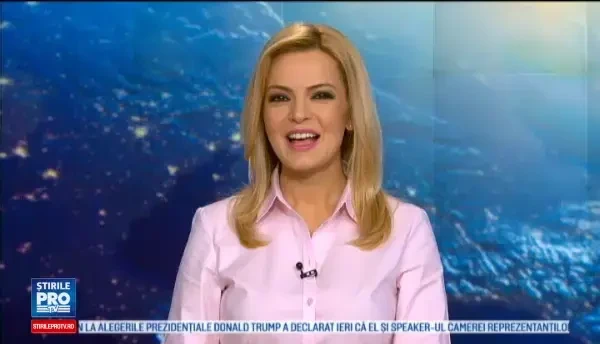 Cannes 2016. Julia Roberts a aparut desculta pe covorul rosu, iar Amal Clooney a avut ceva batai de cap cu rochia. FOTO