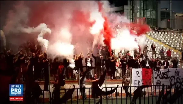 Cu torte si lacrimi in ochi, suporterii si-au luat adio de la Patrick Ekeng. Gestul dinamovistilor pentru sotia jucatorului