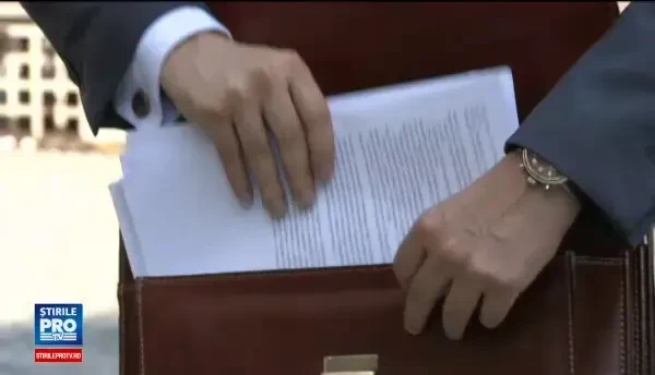 Sute de notificari in ziua intrarii in vigoare a Legii darii in plata. Cazul Marilenei, evacuata de banca inainte sa nasca