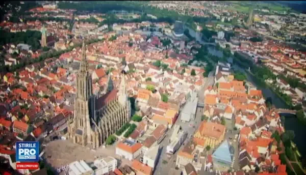 Aeroportul dezafectat, transformat intr-un urias cartier de locuinte. Un oras satelit ofera un exemplu de organizare