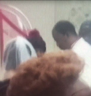 "De asta ai plecat azi-dimineata din casa mea?" Momentul in care amanta intra in biserica in timp ce barbatul se casatoreste