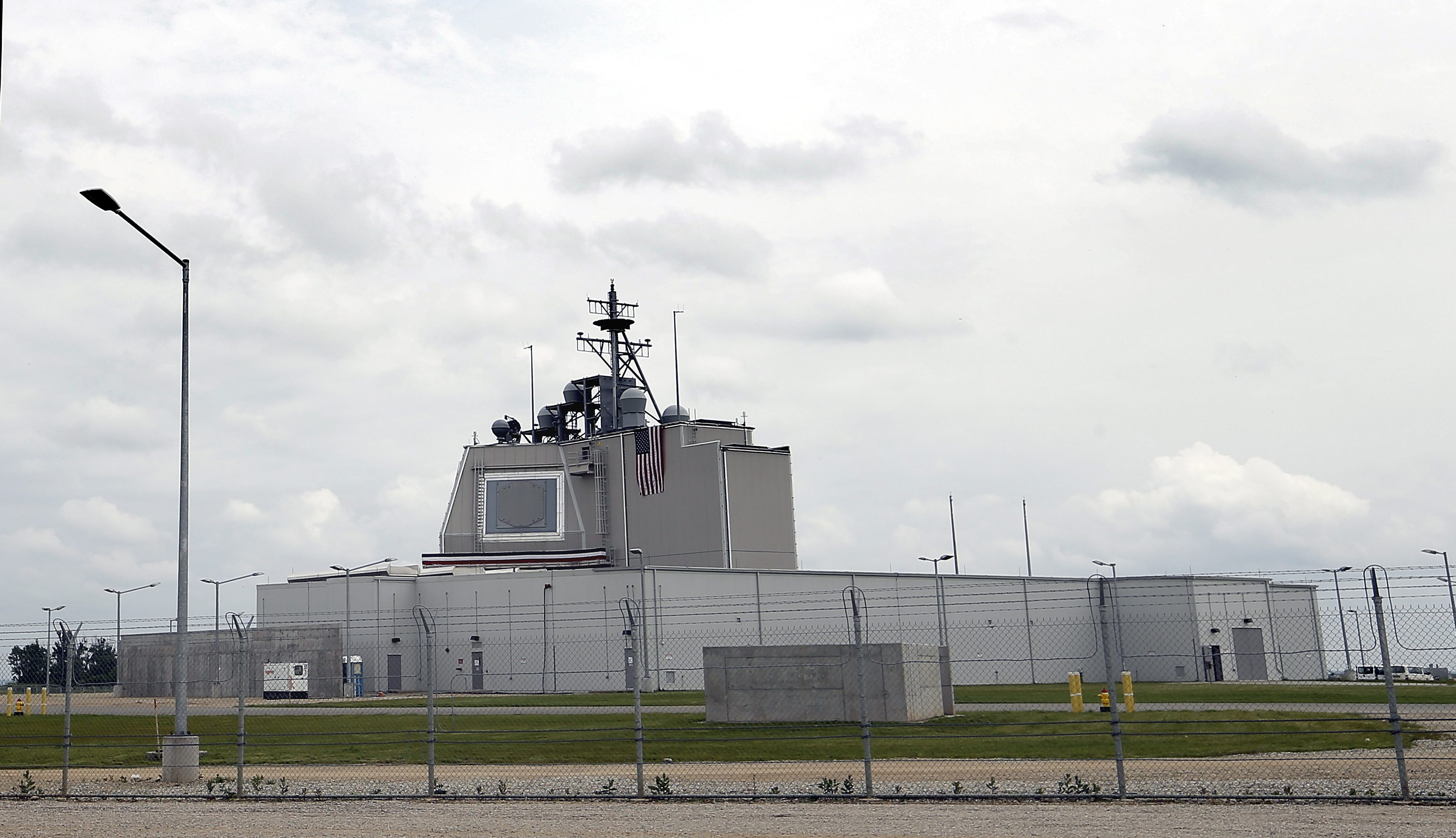 Presa rusa despre scutul de la Deveselu si baza din Polonia: Ineficiente in fata rachetelor balistice si o risipa de bani