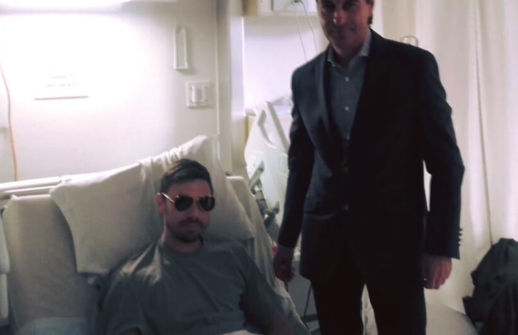 Ministrul Apararii, in vizita la soldatul ranit in Afganistan: "Am trait unul din cele mai insufletitoare momente din viata"