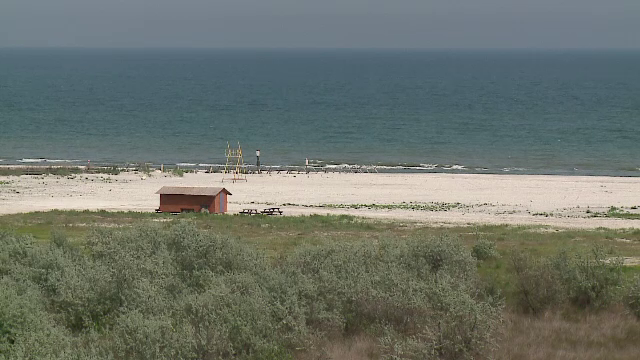 Plajele protejate de lege unde turistii nu au voie cu rulote, corturi sau masini. Cat costa un permis de intrare