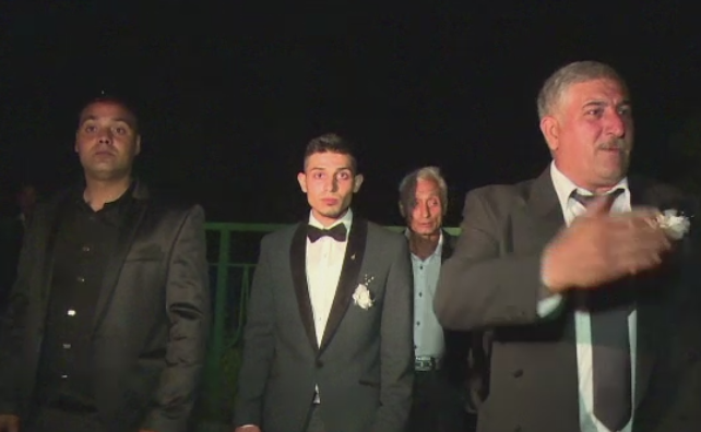 De la nunta la spital. Un taximetrist a stricat petrecerea dupa ce a intrat in alaiul de nuntasi si a ranit 6 persoane