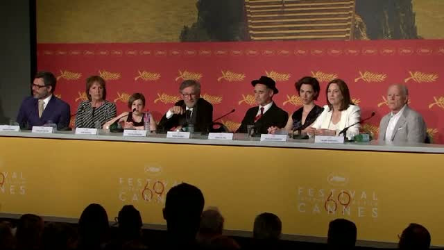 Steven Spielberg a invaluit in magie festivalul de la Cannes. Povestea "Uriasului prietenos"