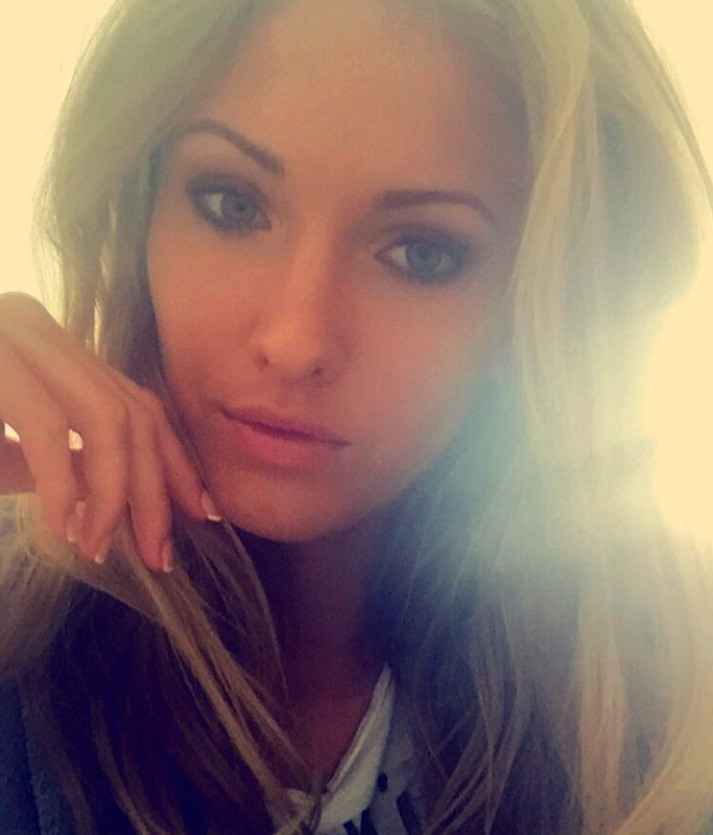 Leonardo DiCaprio a cucerit o noua bomba sexy! Cine este blonda misterioasa pe care a agatat-o in club