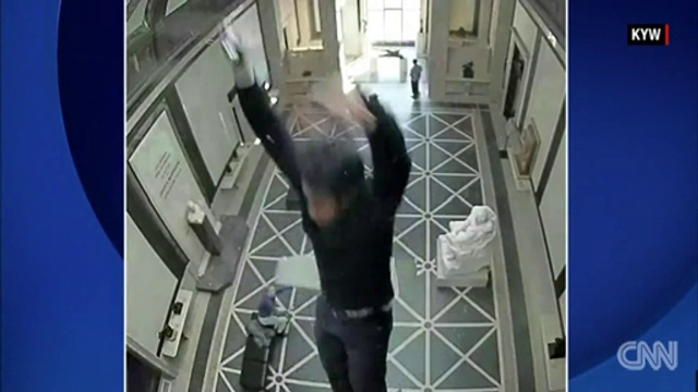 S-a prabusit prin tavanul de sticla al muzelui. Suma uriasa pe care institutia o are acum de platit drept daune