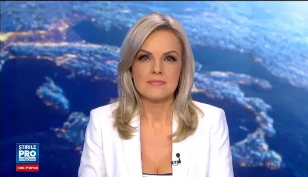 Hora uriasa, cu 5.000 de romani imbracati in costume populare, la Nasaud. Ne-am adunat sa aratam ce avem