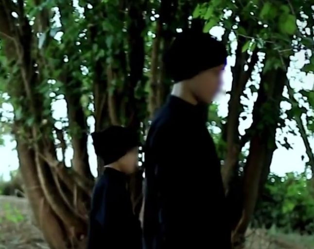 Noua filmare socanta de propaganda ISIS. Doi baieti occidentali executa prizonieri ai extremistilor, "soldat si spion"