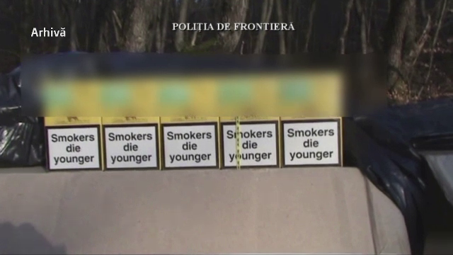 Ultima idee a contrabandistilor de a introduce tigari in tara. Cate pachete incap in roata unei masini. FOTO