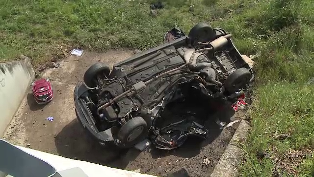 Un barbat a murit, iar sotia lui este grav ranita dupa ce au ajuns cu masina intr-un canal. De ce au fost gasiti dupa 6 ORE