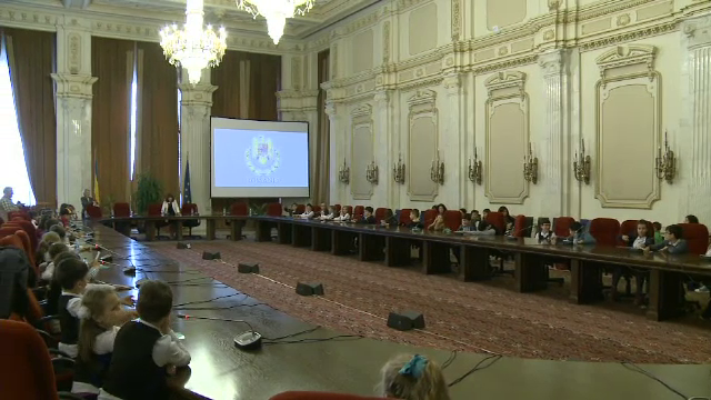 elevi in Parlament