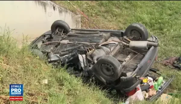 Un barbat a murit, iar sotia lui este grav ranita dupa ce au ajuns cu masina intr-un canal. De ce au fost gasiti dupa 6 ORE