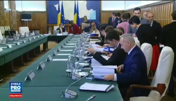 Bugetarii din Romania afla marti cu cat li se maresc salariile. Cele 3 propuneri ale ministrului Finantelor