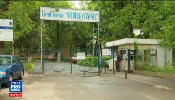 Ancheta la liceul Nichita Stanescu, dupa ce elevilor li s-a interzis sa sune la 112. Motivul invocat de conducere