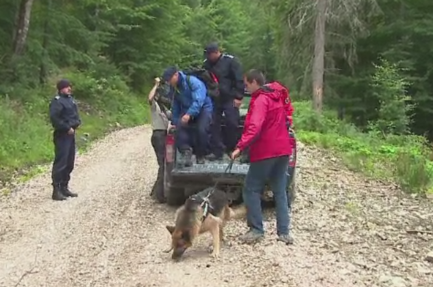 Operatiune de salvare pe timp de noapte, in Retezat. Cum a fost gasit un turist maghiar pe malul unui lac