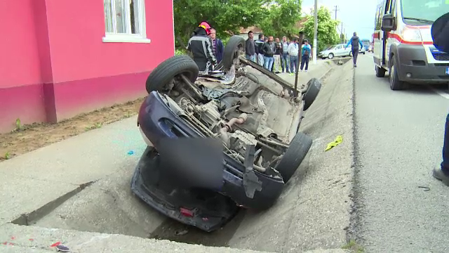 Cantareata de muzica populara, implicata intr-un accident grav. O femeie aflata in masina condusa de fiul ei a murit