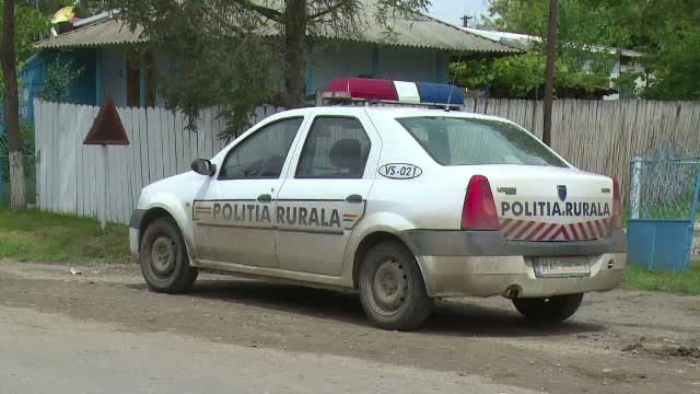 Locuitorii unei comune din Vaslui refuza sa mai iasa din casa, de frica unui criminal. Politia il cauta de o saptamana