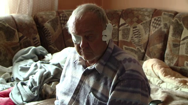 Un batran de 75 de ani a ramas orb dupa ce a fost batut crunt de propriul baiat. Taxa de protectie pe care agresorul o cerea