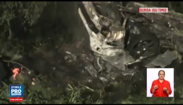 Pompierii din Timis chemati la un incendiu de vegetatie uscata au descoperit cadavrul unui barbat carbonizat, intr-o masina