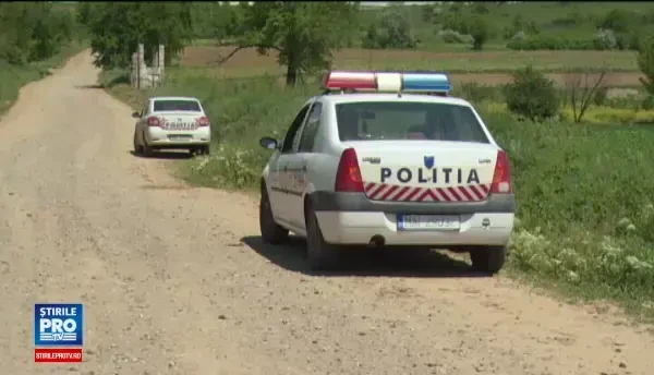 Locuitorii unei comune din Vaslui refuza sa mai iasa din casa, de frica unui criminal. Politia il cauta de o saptamana