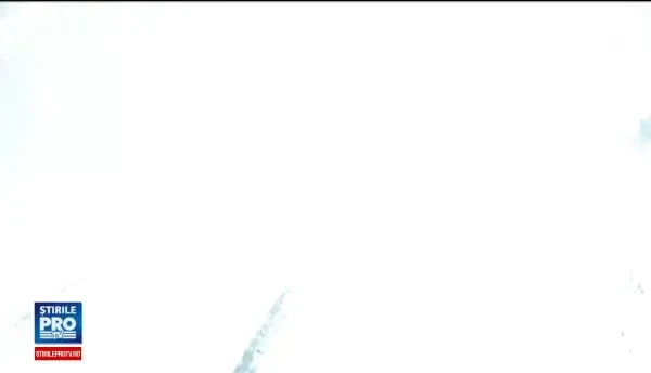 A nins in Romania, in luna mai. Turistii au dat navala sa vada zapada: Am vazut la televizor ca ninge aici