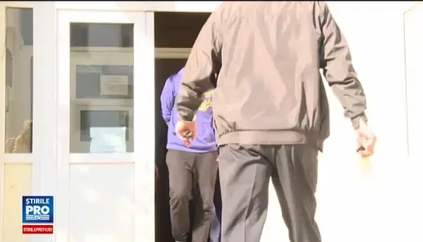 Furios ca iubita vrea sa-l paraseasca, un tanar din Ilfov a recurs la metode extreme. Cum a santajat-o pe tanara