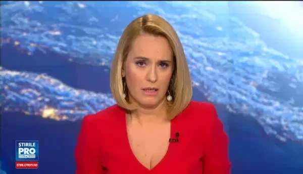 Greve si proteste violente in Franta. Manifestantii s-au ciocnit cu fortele de ordine si au incendiat o masina de politie