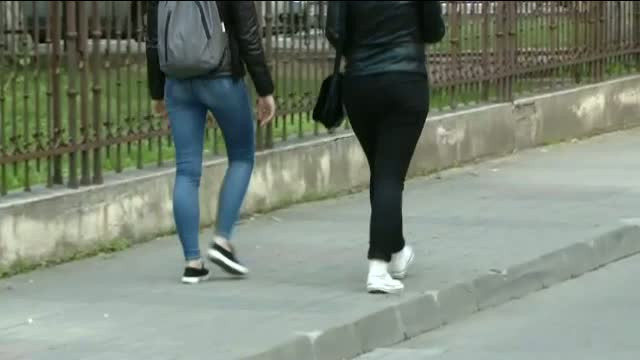 Profesor din Botosani, retinut dupa ce ar fi intretinut relatii intime cu 4 elevi. Ce s-a gasit in casa barbatului