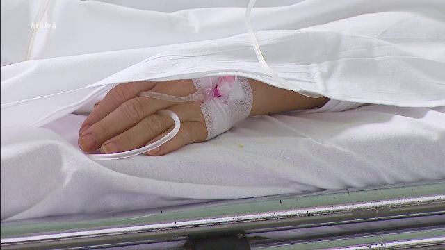 Perchezitii cu final tragic la o scoala din Capitala. Contabilei i s-a facut rau cand a vazut ce fac politistii si a murit