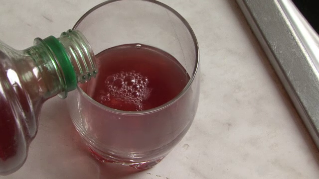 Un vasluian ar fi imbatat un copil de 11 ani pentru a se amuza. "L-a inchis in ograda si i-a zis ca daca nu bea vin, il bate"