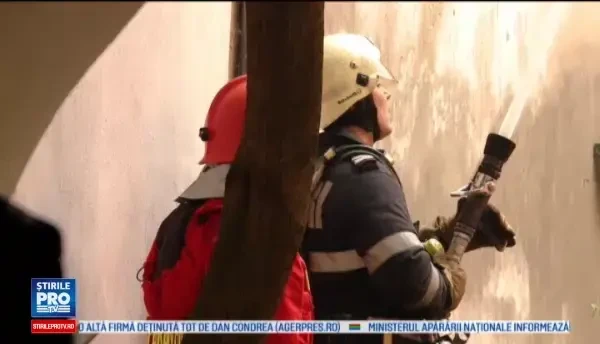 Alerta in centrul istoric al Brasovului. Un incendiu a izbucnit la o cladire aflata la cativa pasi de Biserica Neagra