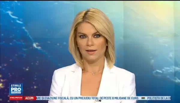 Un castan din Sibiu a devenit atractie turistica. Motivul pentru care toti trecatorii se pozeaza cu el