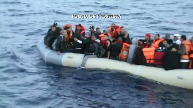 21 de copiii, intre care unul de doar cateva luni, au fost salvati de la inec de politistii romani in Marea Egee