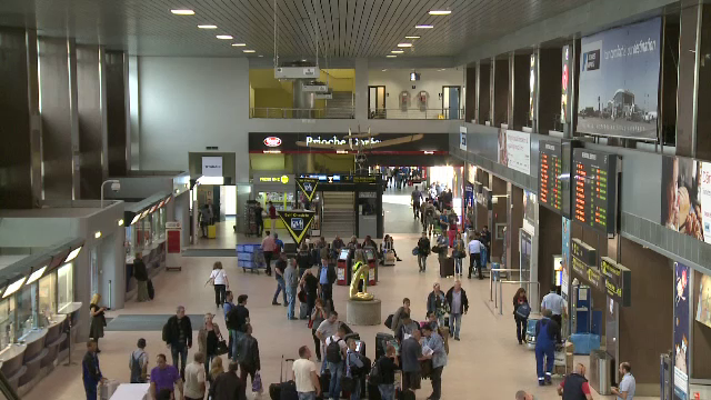 Greva de avertisment de pe aeroportul Otopeni s-a incheiat. Trei operatori au anuntat intarzieri