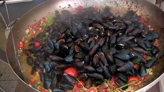 Delicatesele pe care turistii de pe litoral le pot degusta la "Festivalul Scoicilor". Cat costa o portie