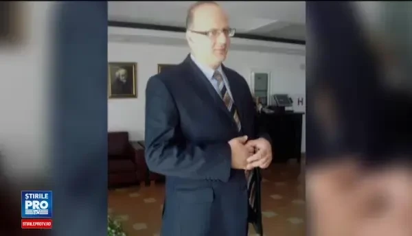 Marturiile socante facute de elevii cu care profesorul din Botosani ar fi intretinut relatii intime. Dascalul a fost arestat