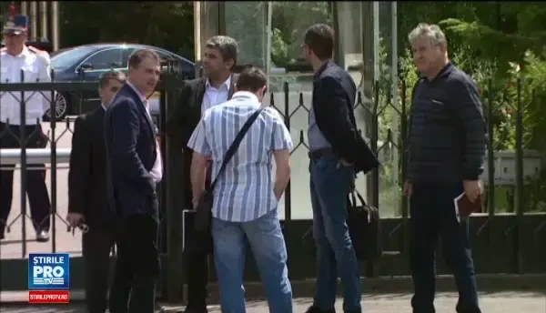 Profesorii critica noua ordonanta de urgenta si cer salarii mai mari. Cum sa le spun ca raman cu o mie si un pic de lei?