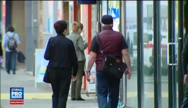 Romanii ar putea scapa de cele mai enervante comisioane ale bancilor. Cati bani pierzi in fiecare luna din contul tau