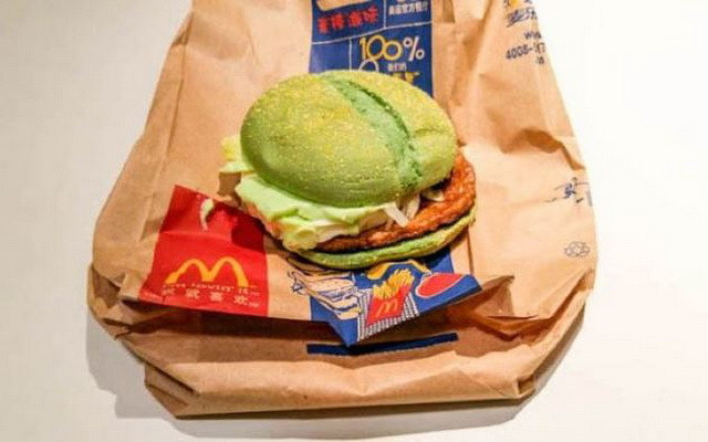 Tara in care McDonald's a lansat burgerul de culoare VERDE