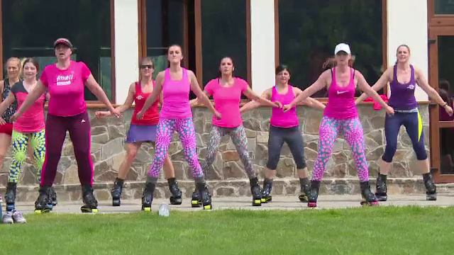 Lectie de Kangoo Jumps la inaltime. Cum s-au distrat doamnele care au ales acest sport in aer liber, la Colibita