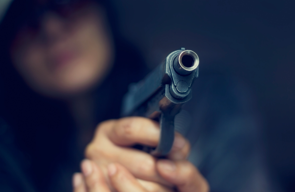 Scandal cu impuscaturi la un strand aglomerat din Pitesti. "S-au batut ca pe campul de lupta"