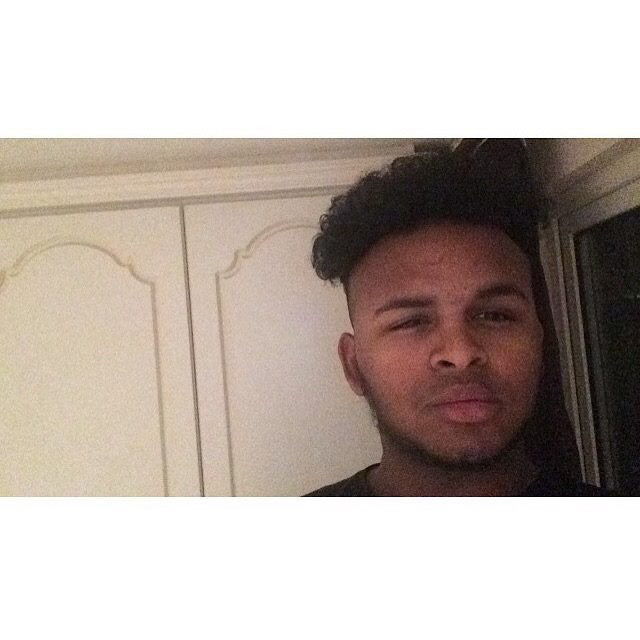 S-a filmat in timp ce conducea cu 173 de kilometri la ora. "Este destul de greu sa o controlez cu o singura mana." VIDEO