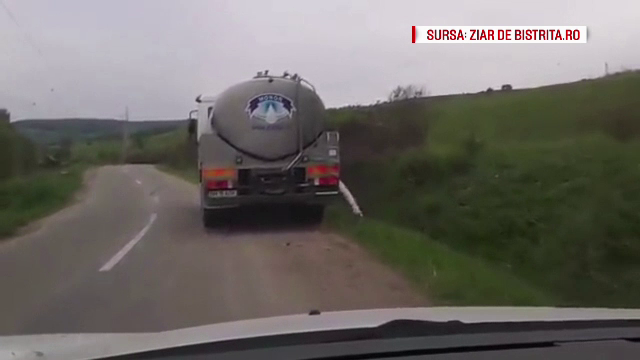 Ce amenda a primit de la Garda de Mediu soferul filmat in timp ce arunca zer intr-un sant