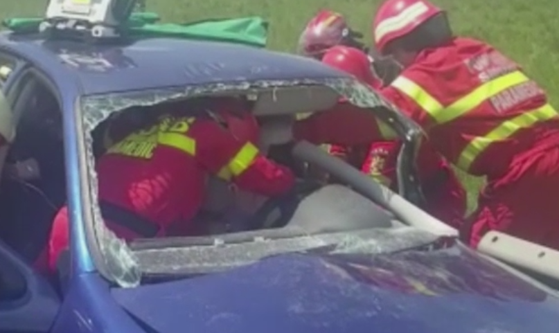 Grav accident pe DN1, in Brasov. Ce a urmat dupa ce un sofer a intrat cu masina intr-un TIR