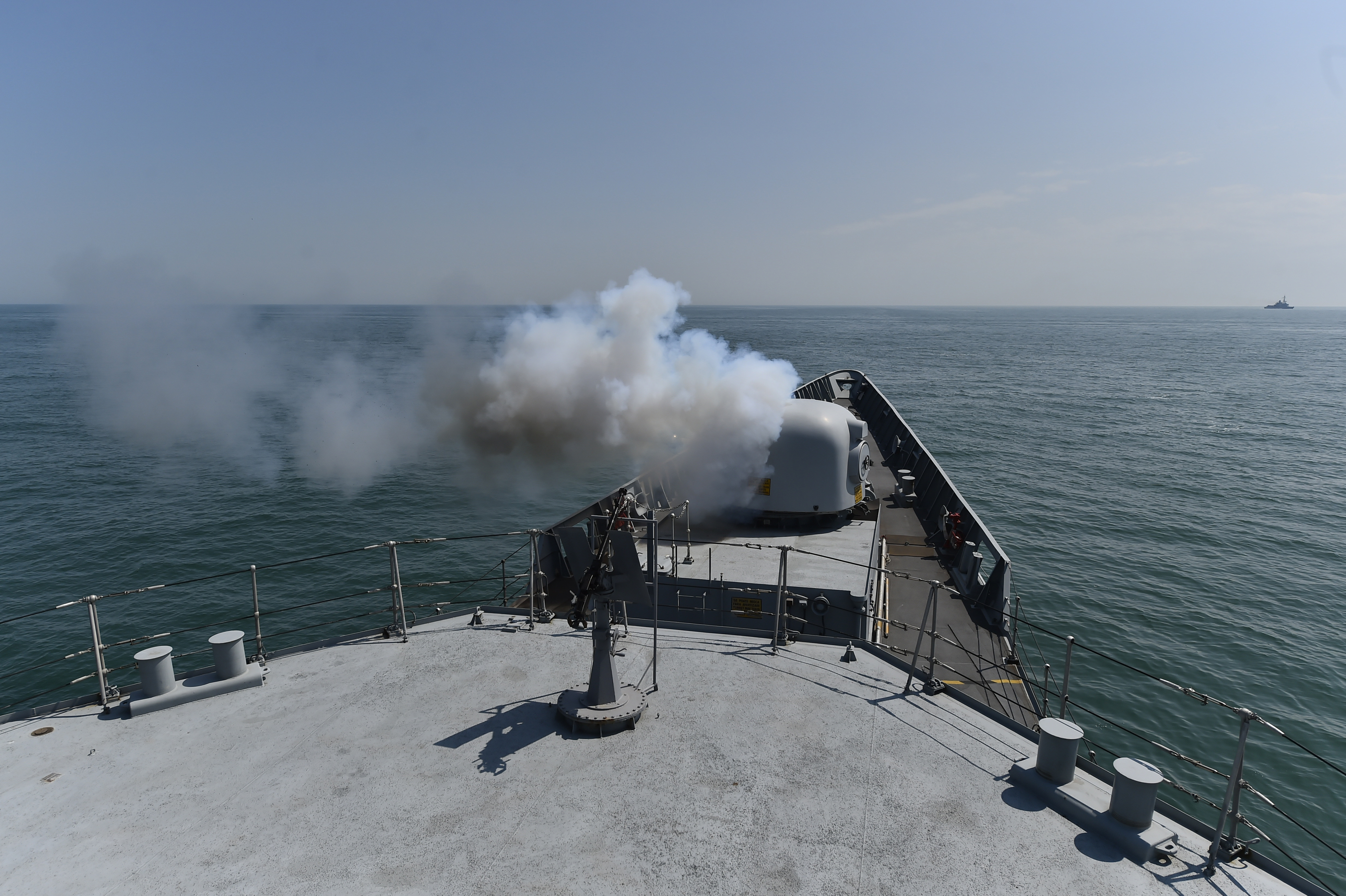 Exercitiu militar romano-francez in Marea Neagra. O nava ruseasca a supravegheat tragerile de artilerie ale fregatelor