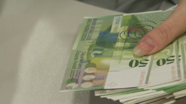 Tara care vrea sa le dea 2.500 de franci locuitorilor care NU muncesc. Cetatenii sunt chemati la referendum sa spuna daca vor